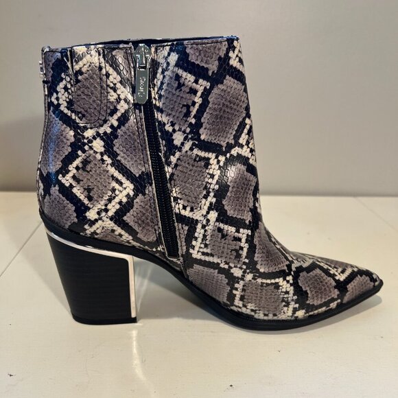 NWOT Circus by Sam Edelman Black & Gray Snakeskin Print Ankle Boots, Size 8M - Picture 2 of 13